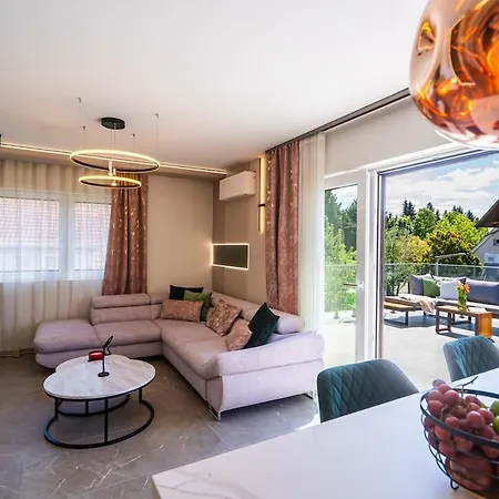 Hilltop Jakuzzi Penthouse