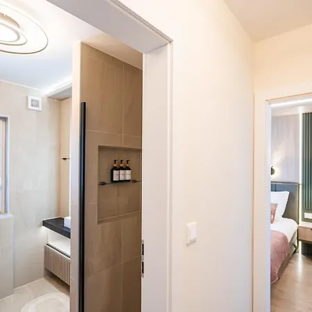 Hilltop Jakuzzi Penthouse Апартаменты Шиофок