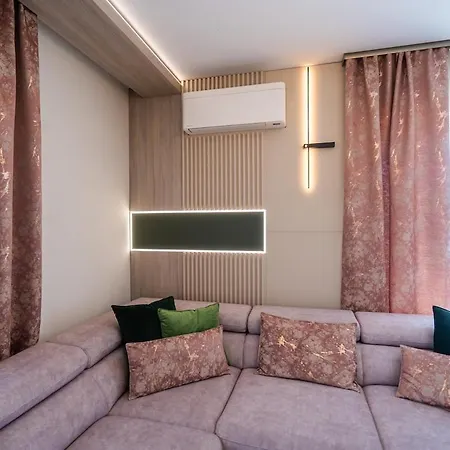 Hilltop Jakuzzi Penthouse *