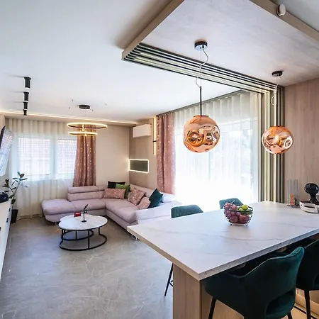 Hilltop Jakuzzi Penthouse Шиофок