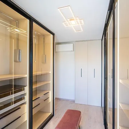 Hilltop Jakuzzi Penthouse