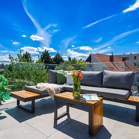 Апартаменты Hilltop Jakuzzi Penthouse Шиофок