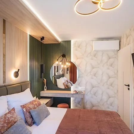 Апартаменты Hilltop Jakuzzi Penthouse *