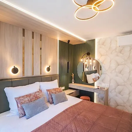 Hilltop Jakuzzi Penthouse *