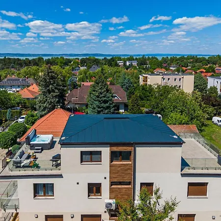Hilltop Jakuzzi Penthouse * Шиофок