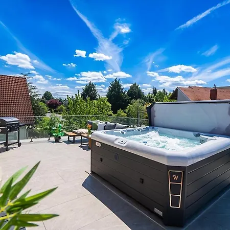 Hilltop Jakuzzi Penthouse Шиофок