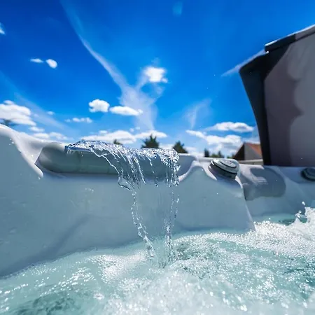 Hilltop Jakuzzi Penthouse Апартаменты